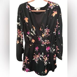 605‎ - BLACK FLORAL ROMPER WITH SLIT SLEEVES BY ARIZONA, lg